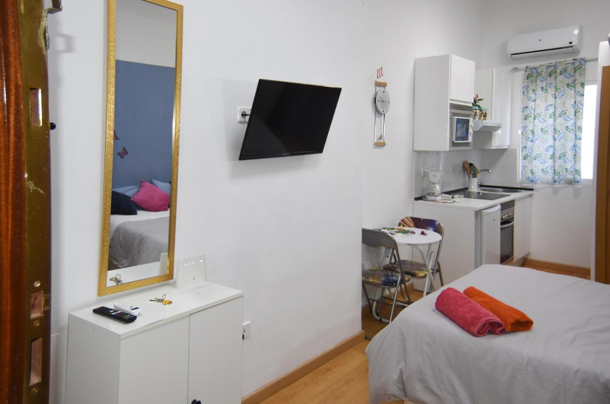 Loft Puerta De Sol Apartment Madrid Bagian luar foto